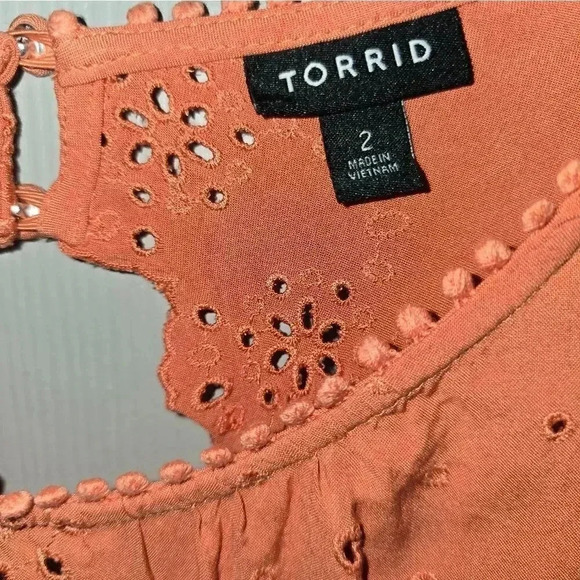 Torrid Abbey Challis Eyelit Back Cutout Top  Summer Peach Lightweight 2X - Picture 9 of 10